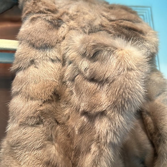 Vintage ladies fur long coat - Picture 4 of 16